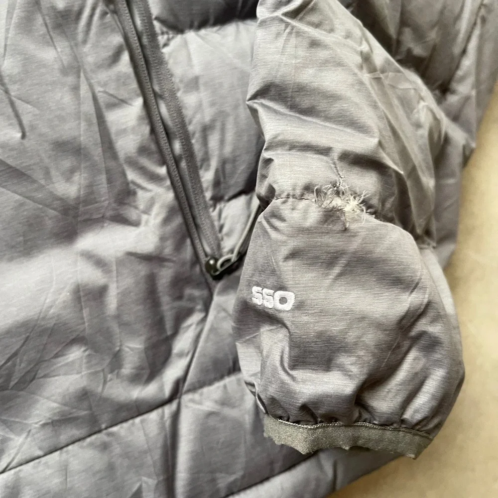 The North Face 550 Down Puffer Jacket Mens Medium Grey Full Zip Flawed